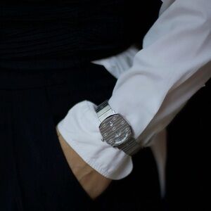 Gucci Grip Quartz Stainless Steel White Dial Watch Silver 38mm YA157410